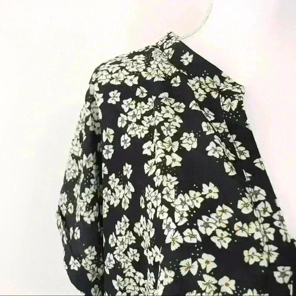 Avenue Gray & Yellow Floral Zip Blouse - Picture 3 of 6